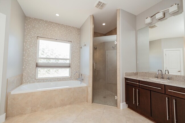 Building Photo - 133 Alicia Dr