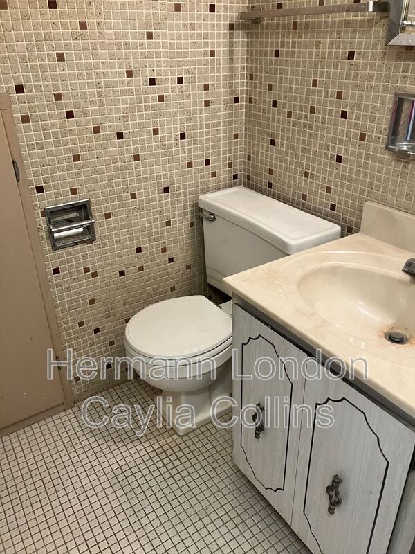 Building Photo - 4910 Bonita Ave