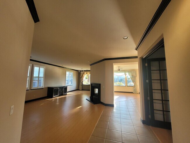 Building Photo - Lake front home in Westlake in Natomas, gated community