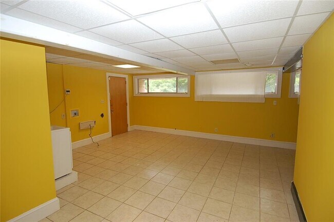Building Photo - 3922 Safari Ct