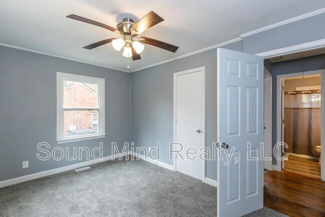 Building Photo - 1729 Dallas St