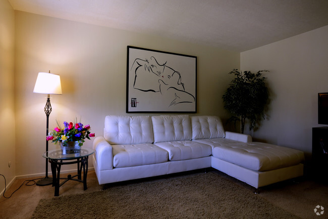 2 BR, 1 BA - 640 SF - Park Hill Apartments