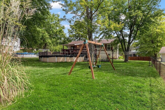 Building Photo - 33 Pershing Lake Dr