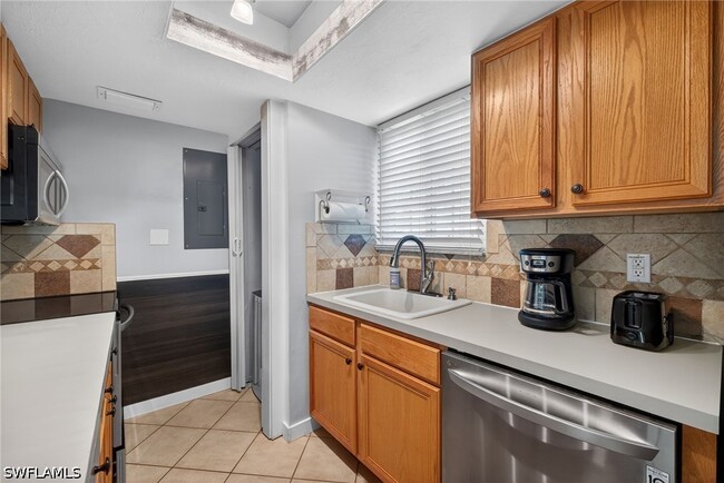 Building Photo - 3372 Alouette Cir