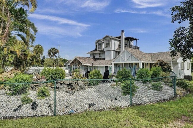 Building Photo - 502 Rambling Dr Cir