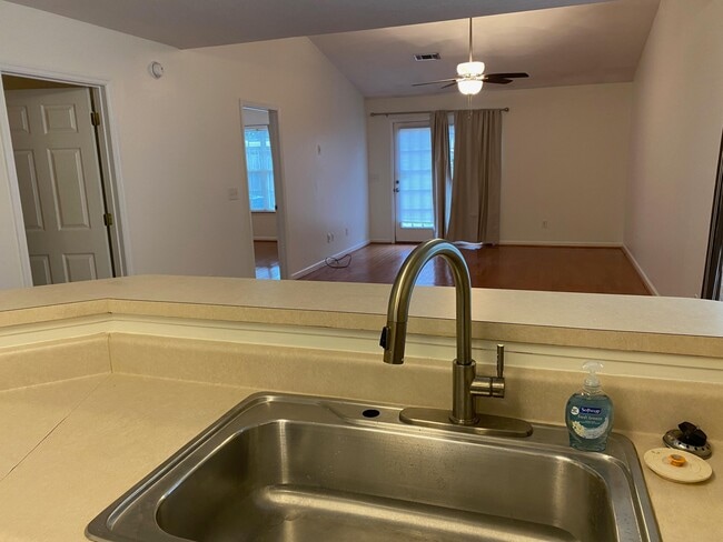 Building Photo - 128 Photinia Dr