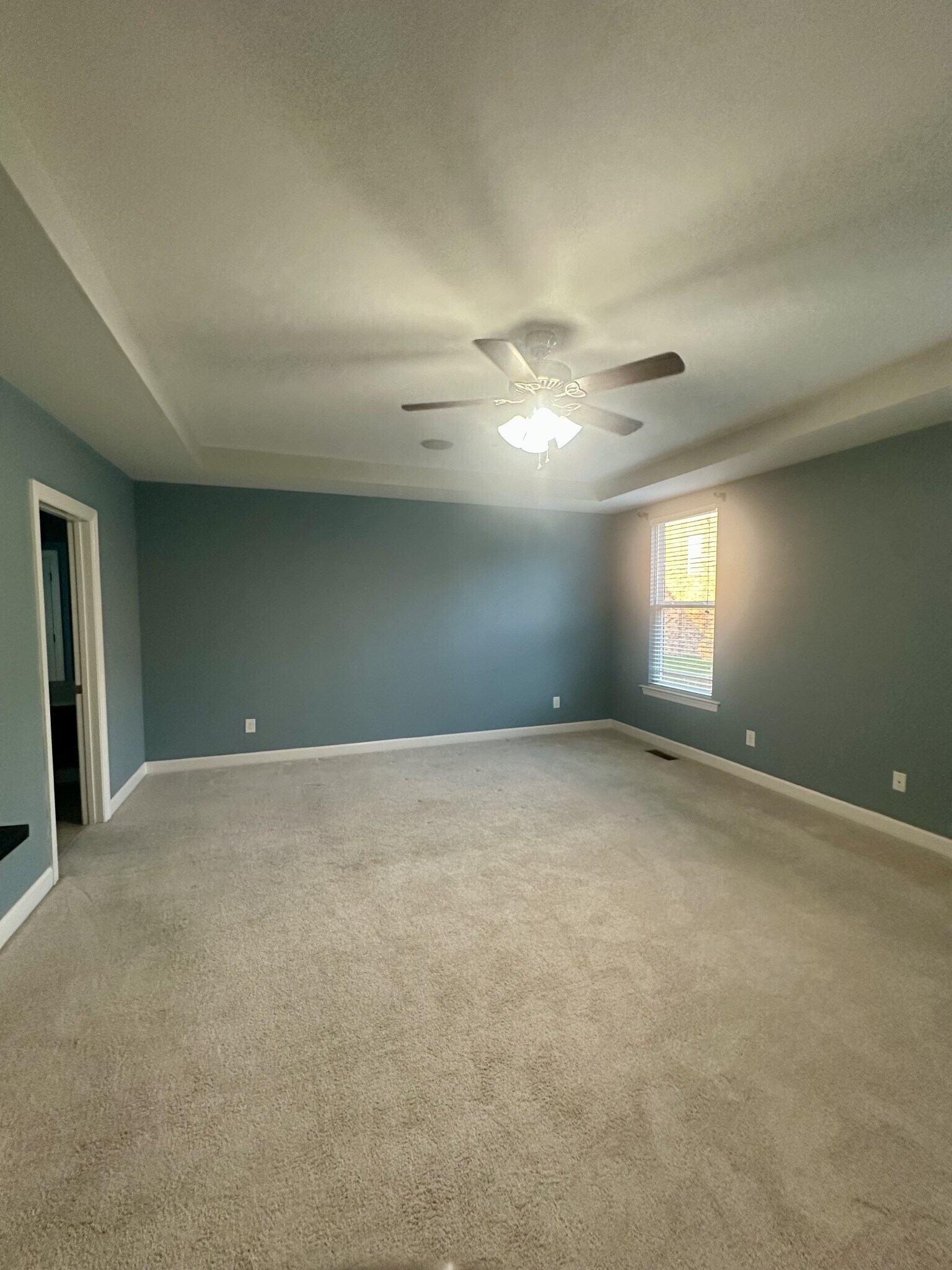 Building Photo - 402 Valley Spring Dr