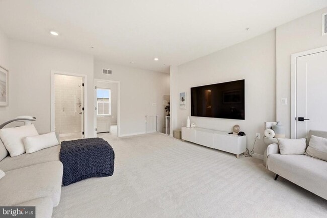 Building Photo - 22810 Tawny Pne Sq