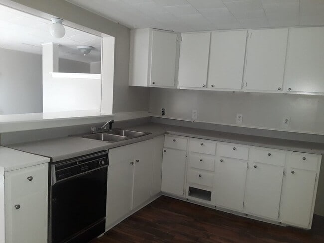 Building Photo - 255 Elmore St