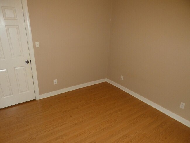 Building Photo - 10451 Edgehill Ln