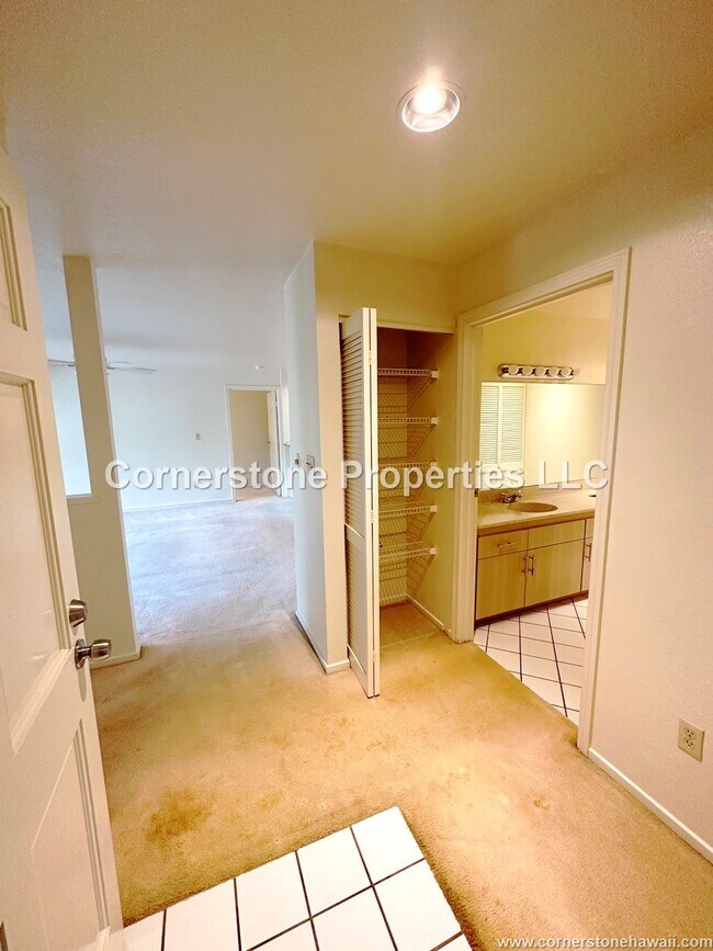Building Photo - 95-270-270 Waikalani Dr