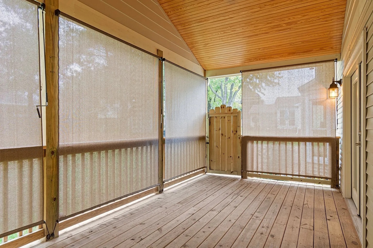 Building Photo - 723 Riverview Dr