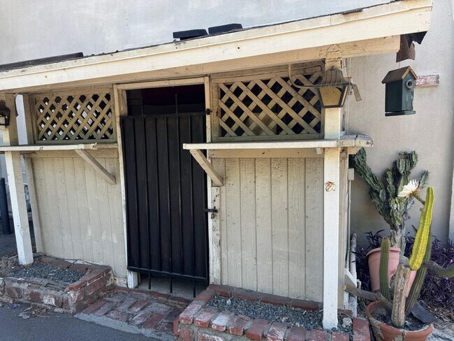 Building Photo - 5361 W Maitland St