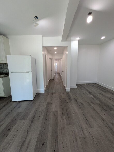 Building Photo - 28 E 47th St