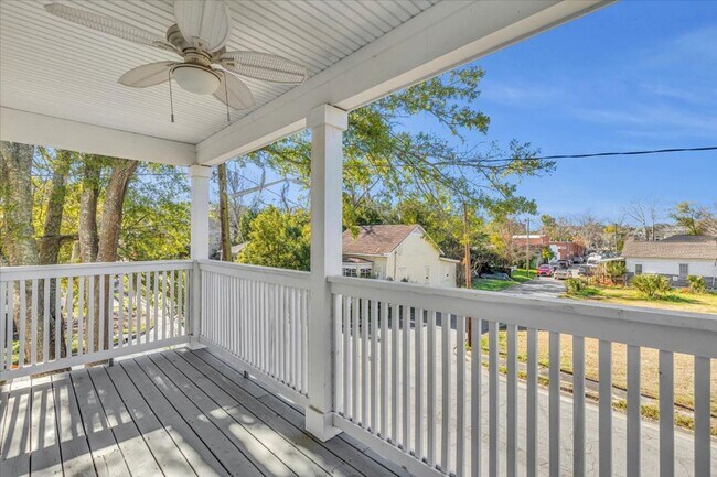 Building Photo - Downtown 4 bedroom home