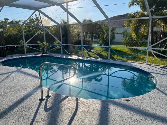 Building Photo - 1911 SE Gaskins Cir