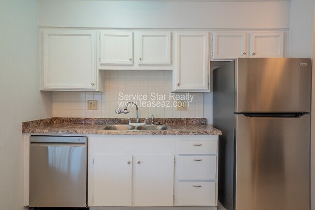 Building Photo - 17230 N Palo Verde Dr