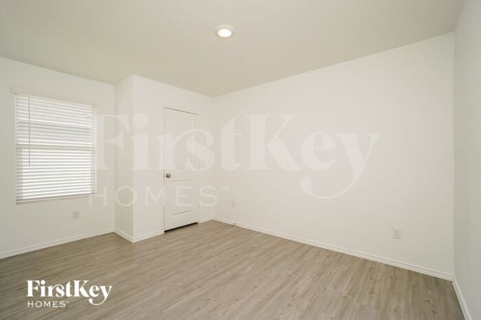 Building Photo - 2451 Lake Hls