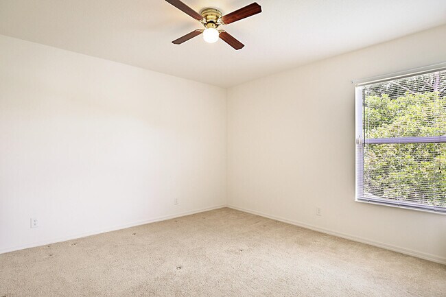 Building Photo - 617 SE Karrigan Terrace