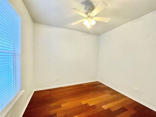 Building Photo - 11 Dalea Pl