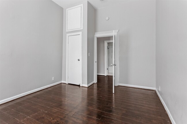 Building Photo - 511 9th St
