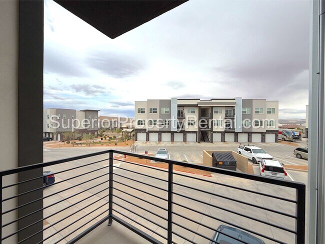Building Photo - 5801 S Garnet Dr