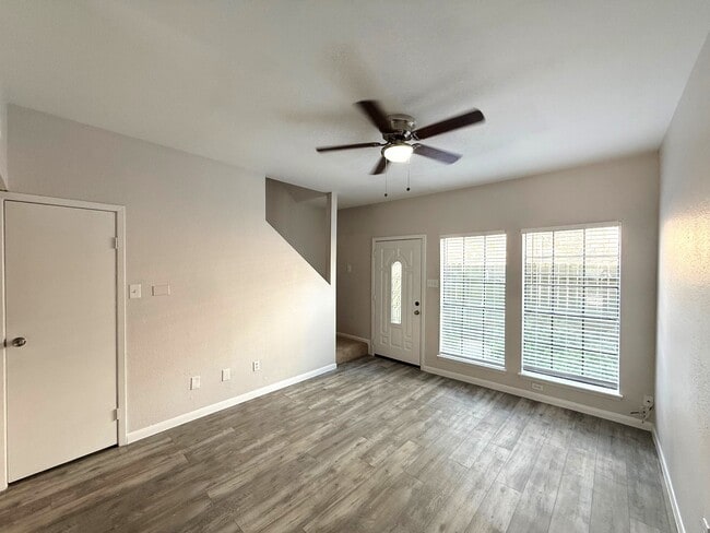 Building Photo - 8643 Village of Fondren