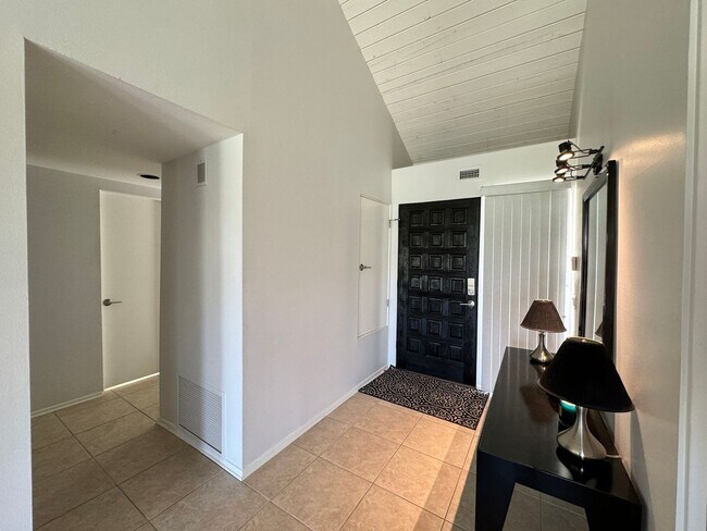 Building Photo - 34983 Mission Hills Dr