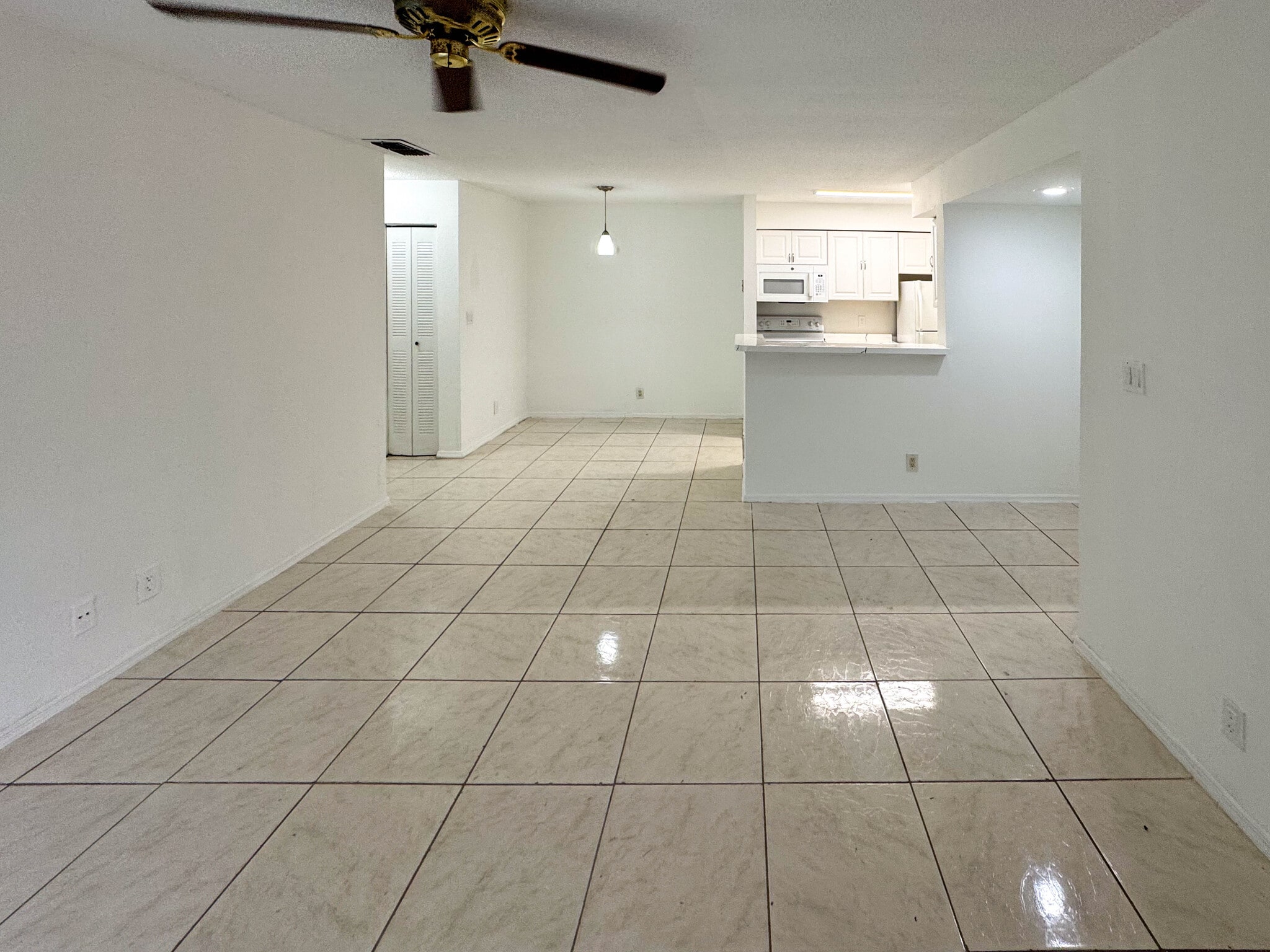 Building Photo - 2866 S University Dr