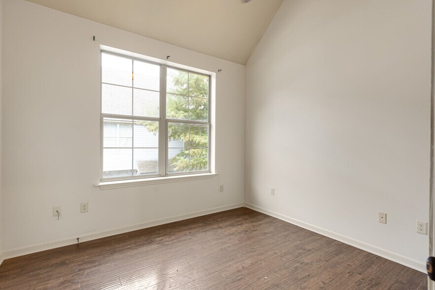 Bedroom 2 - 1402 Jefferson St