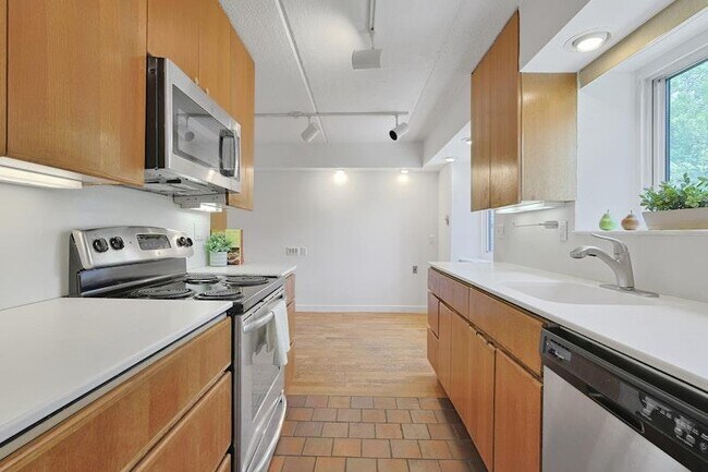 Building Photo - 412 Benedict Ave