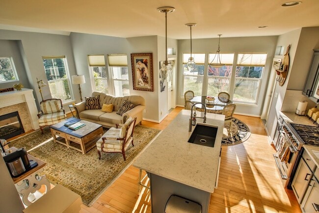 Building Photo - Gorgeous- Fully Furnished Home in Holmes Harbor, Pet Friendly and Landscape Included!