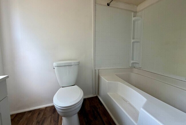 Building Photo - 3 bedroom/ 2 bath in Lakeland