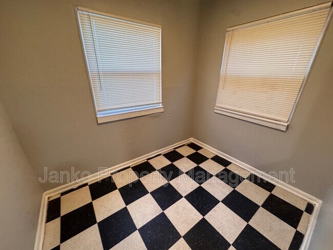 Building Photo - 5903 W Huron St