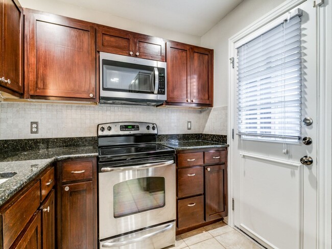 Building Photo - 4739 Bradford Dr