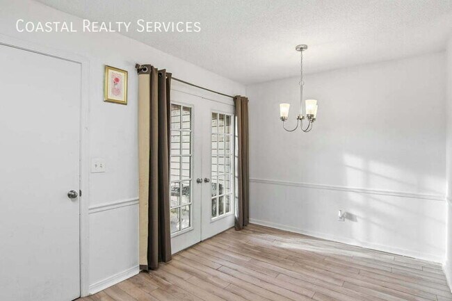 Building Photo - 1325 Greendale Ave