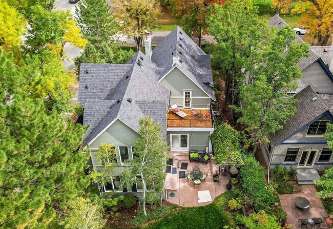 Building Photo - 2105 S Fillmore St