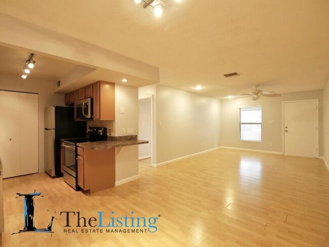 Building Photo - 2898 Plaza Terrace Dr