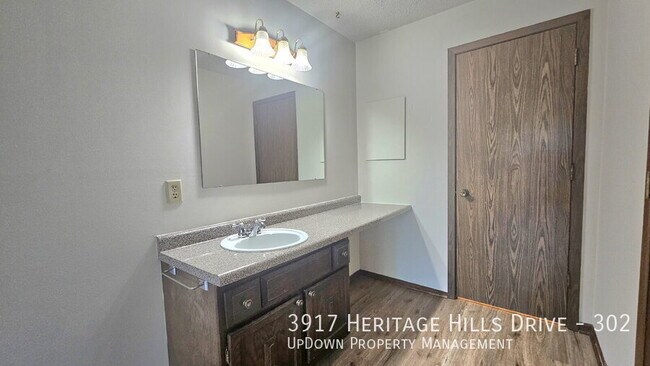 Building Photo - 3917 Heritage Hills Dr