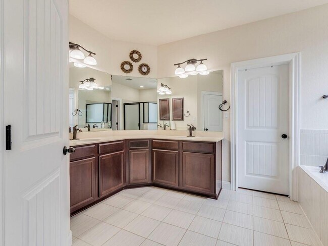 Building Photo - 5720 Viejo Dr