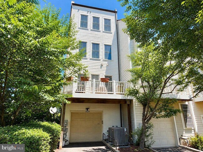 Building Photo - 1824 Potomac Greens Dr