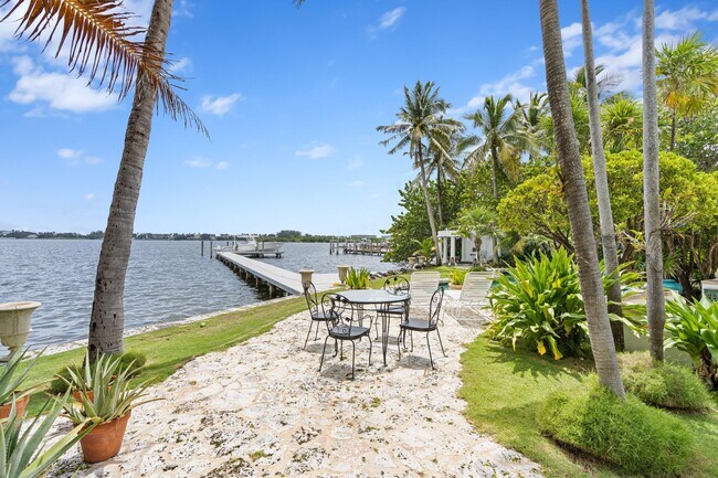 Building Photo - 7500 S Flagler Dr