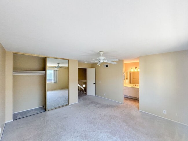 Building Photo - Beautiful 3BD/2.5BA W/ Open Floor Plan and...