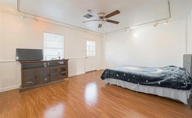 Building Photo - 11730 Rubenstein St