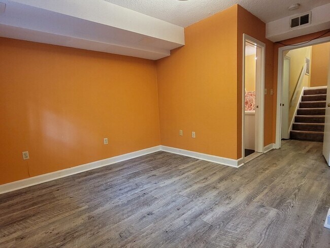 Building Photo - 100 Captain Eames Cir