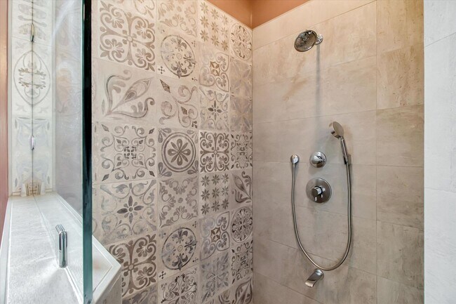 Building Photo - 7150 Bollinger Rd