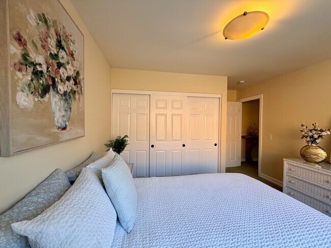 Building Photo - For Rent Available Now - Furnished House 3+BR 2.5Ba in Del Mar, charming furnished home in the hi...