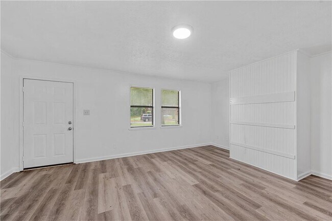 Building Photo - 200 Tanglewood Dr