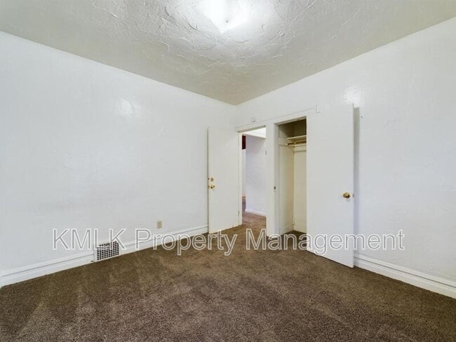 Building Photo - 539 Gage St