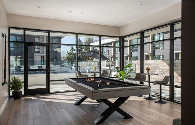 Building Photo - 380 Cordova St